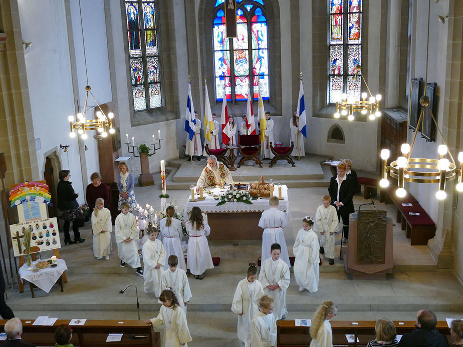 1. Heilige Kommunion in St. Crescentius (Foto: Karl-Franz Thiede)